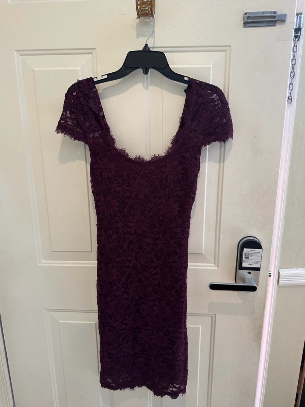 Jump Plum Lace Scoop-Neck Bodycon Dress